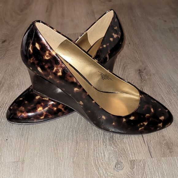 Jones Studio Callie Gold & Brown Wedges Size 8 1/2 - Picture 1 of 10